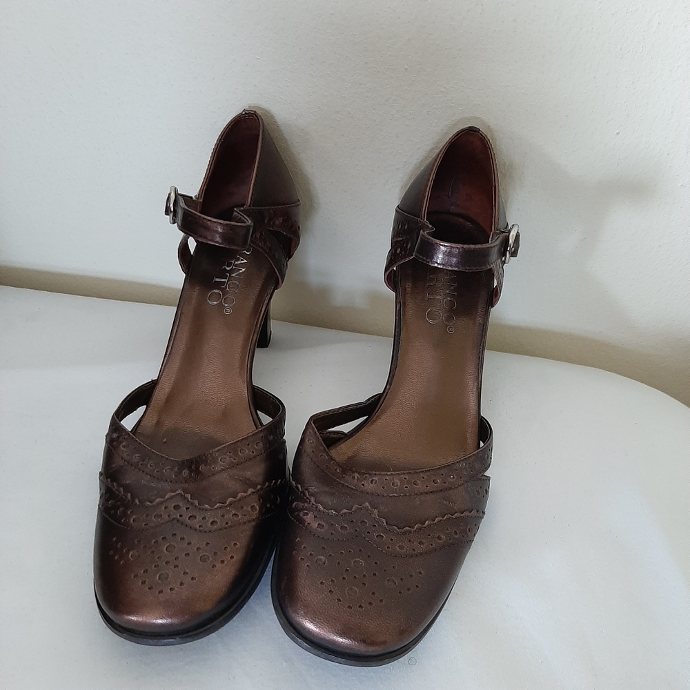 FRANCO SARTO SHOES. VINTAGE....RETRO MARY JANES.